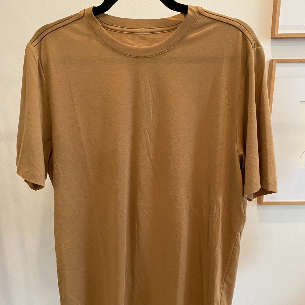 Vuori Current Tech Tee - Wheat